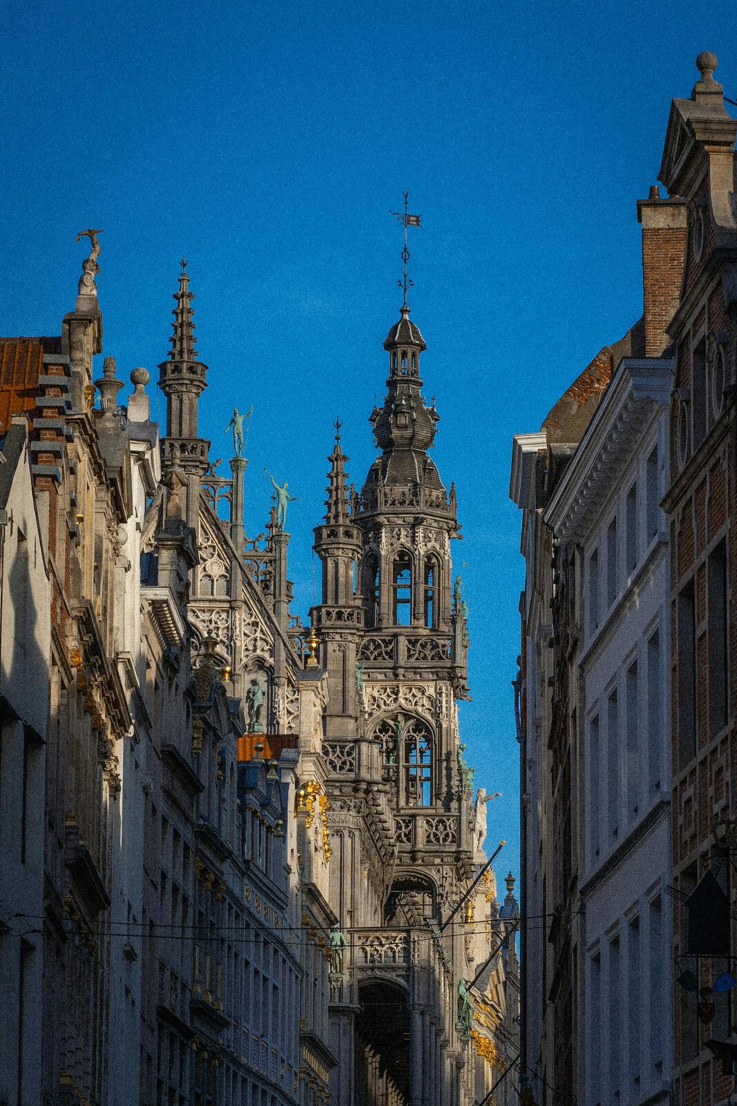 Torres góticas de la catedral de San Miguel en Bruselas