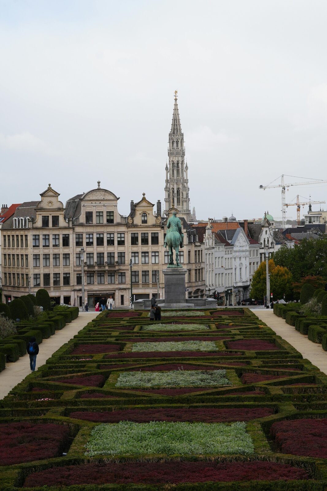 Jardines geométricos y campanarios de una ciudad belga