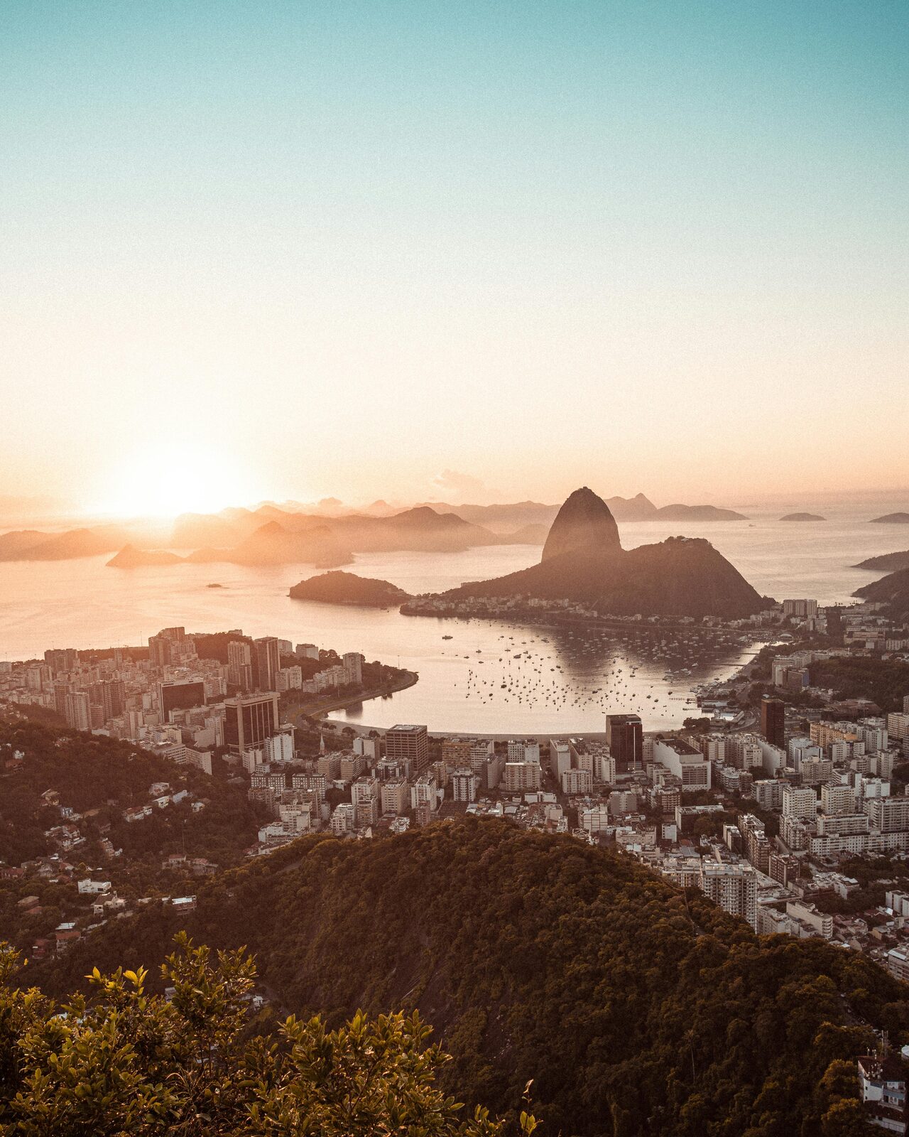 Sugarloaf Mountain and Guanabara Bay at dawn · Rio de Janeiro