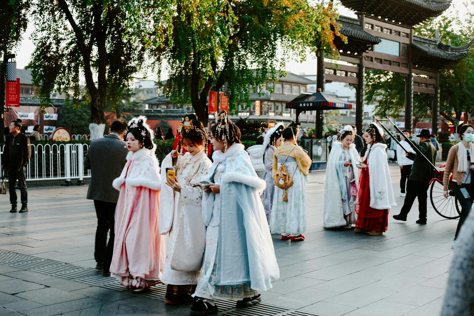 Viajeras con traje tradicional hanfu en China