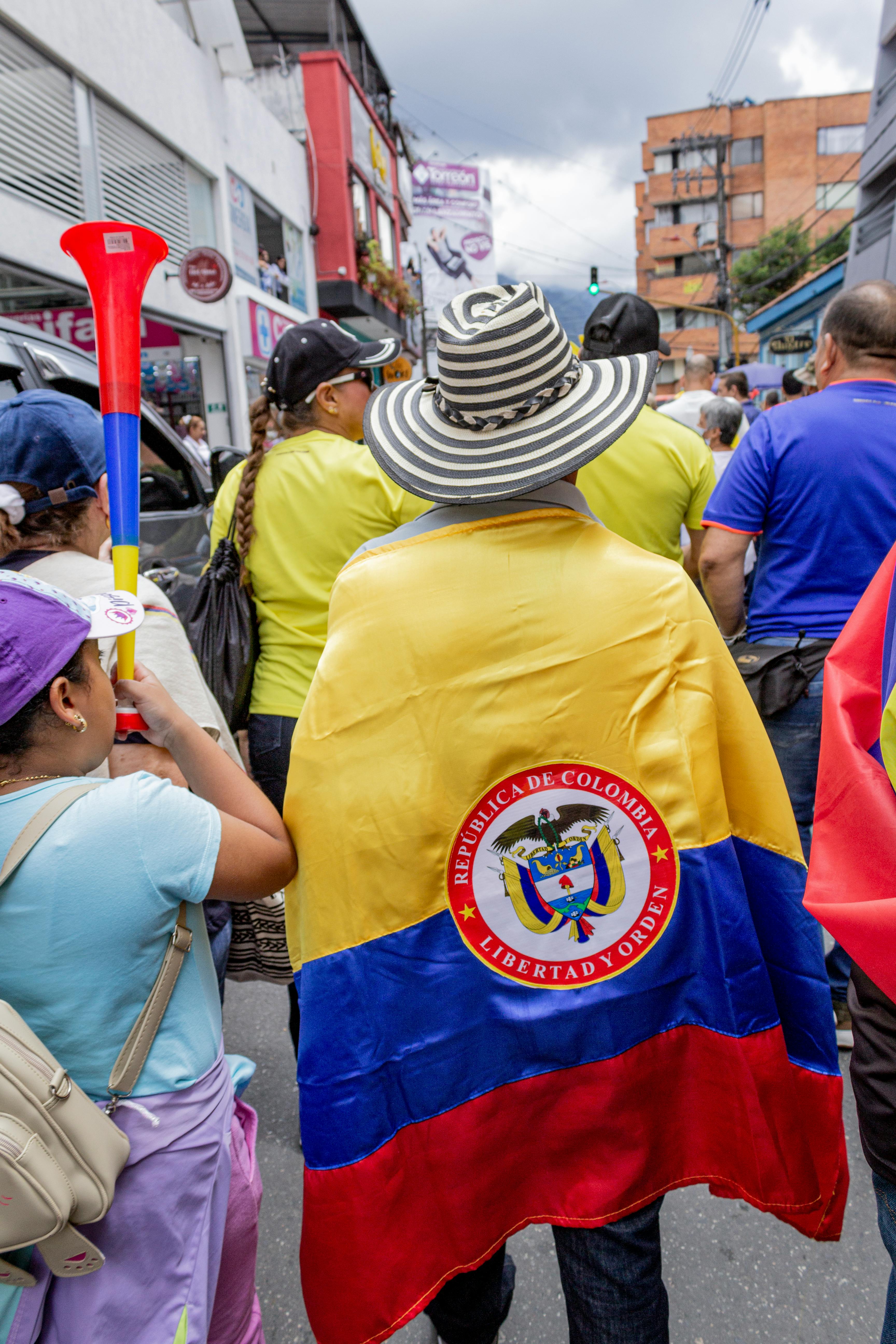 Comuna 13 with a local artist · living urban culture of Medellín