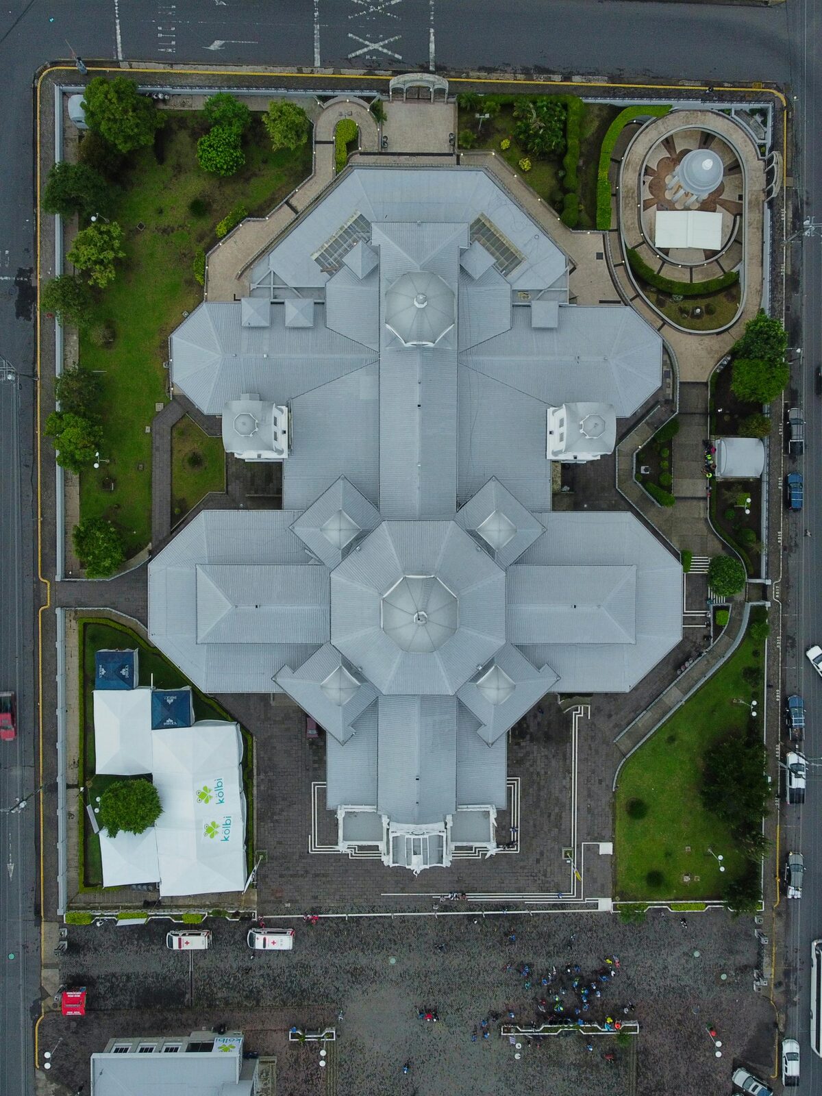 Basílica de los Ángeles en Cartago vista desde el aire