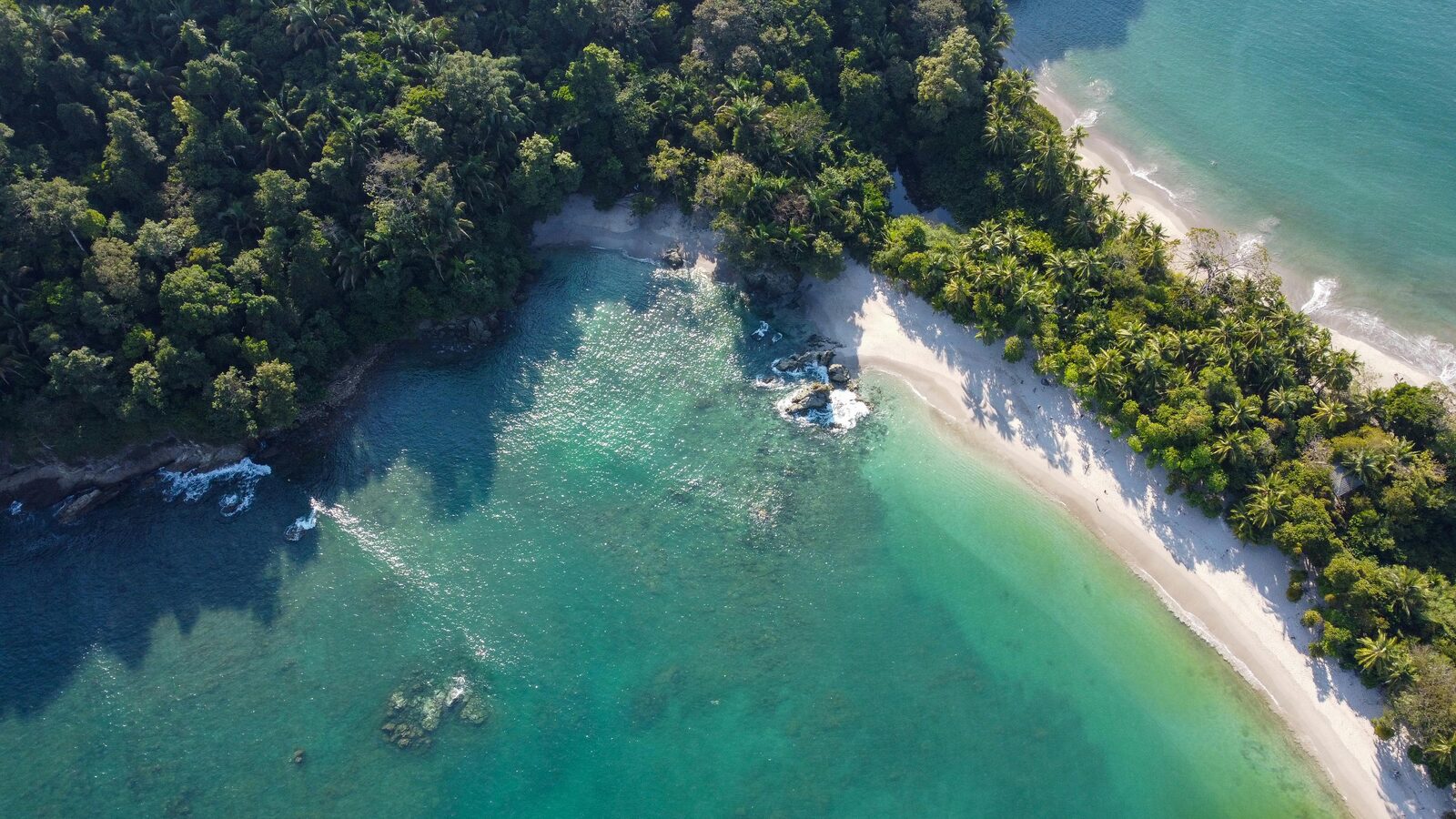 Bahía turquesa del Pacífico Central en Manuel Antonio