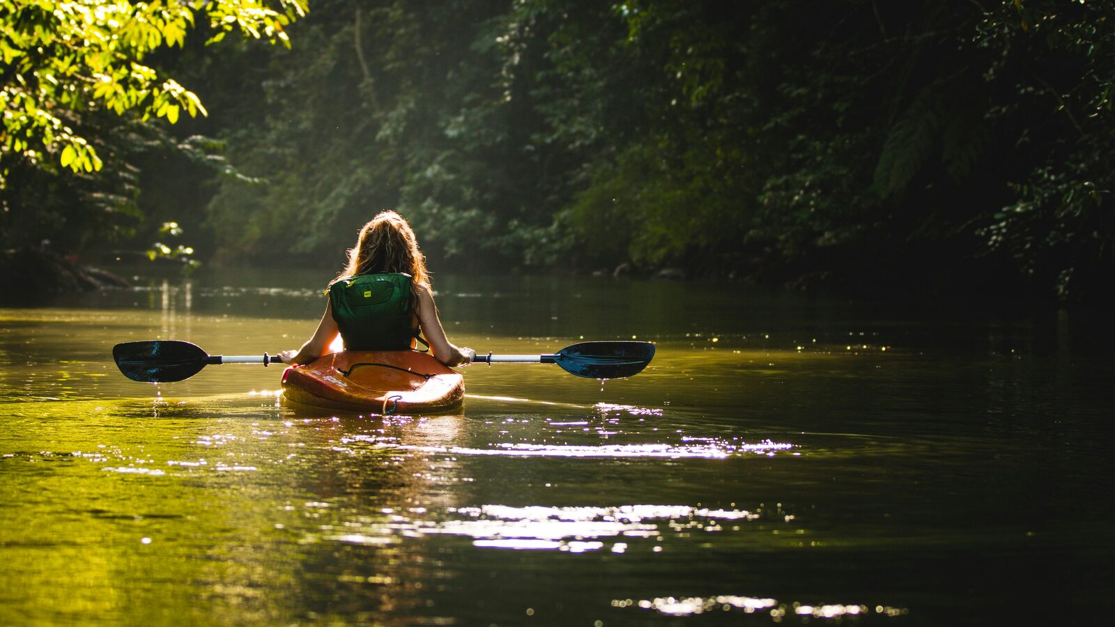Recorrido en kayak por los canales de Tortuguero