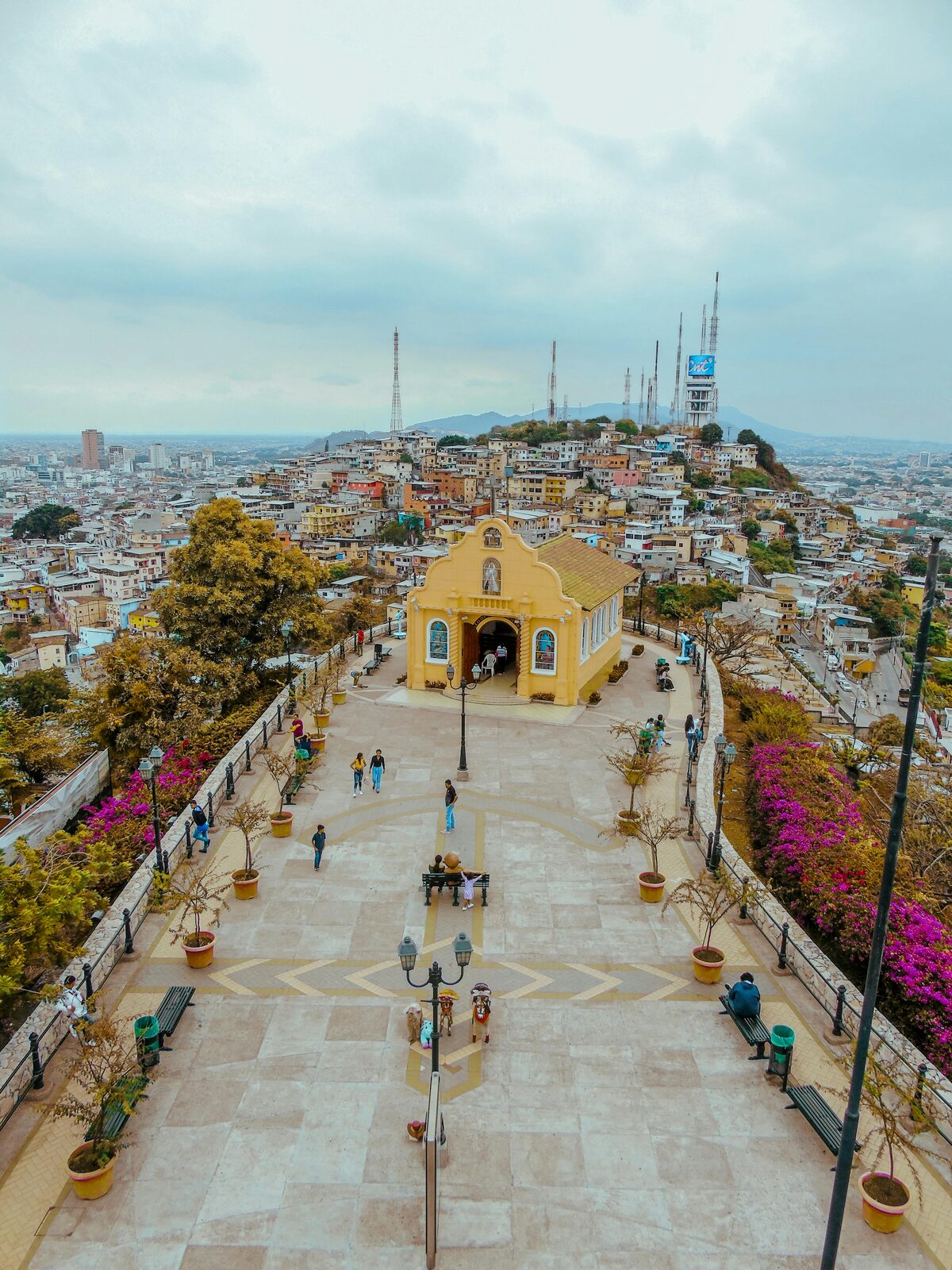 Cerro Santa Ana y barrio Las Peñas en Guayaquil