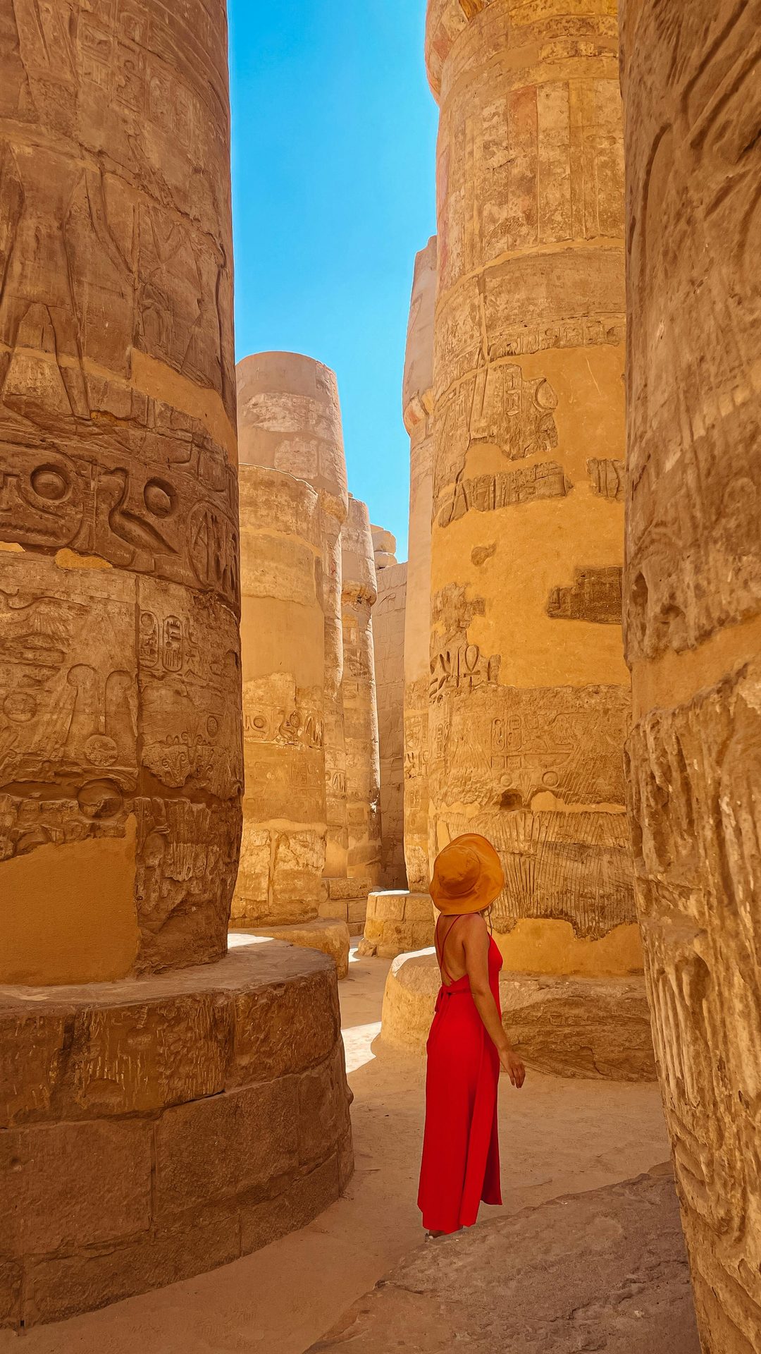 Traveler among the columns of Karnak · Luxor