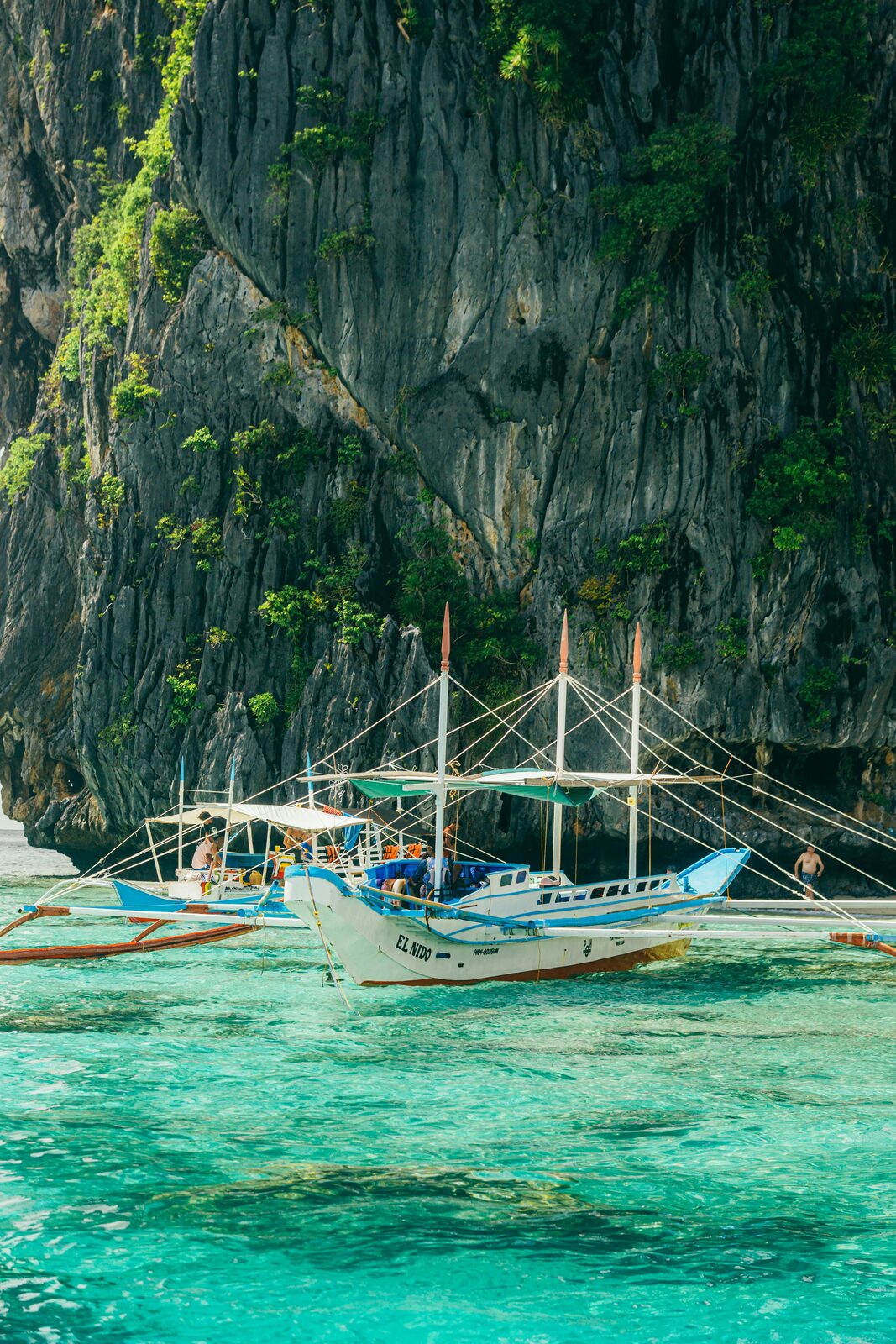 Kayaking in an El Nido lagoon