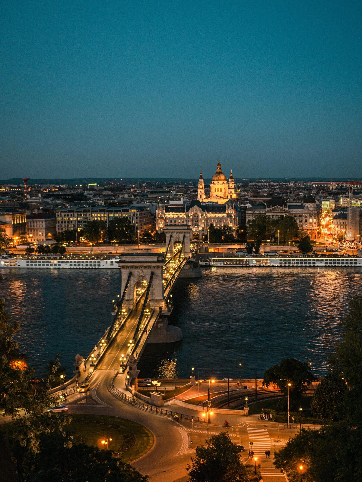 Puente de las Cadenas sobre el Danubio en Budapest
