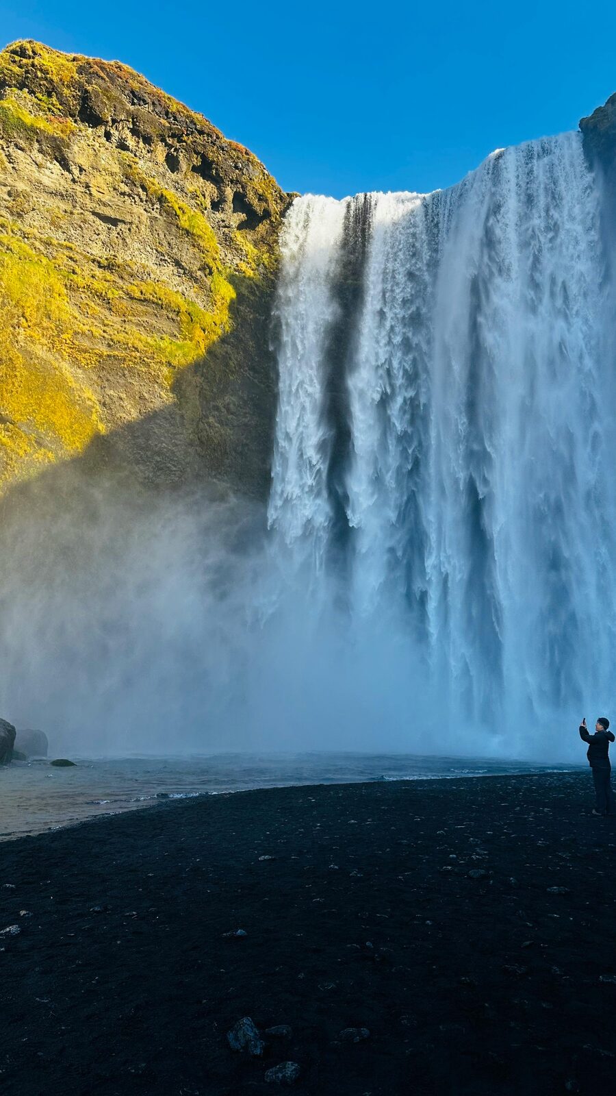 Cascada Skógafoss en la costa sur