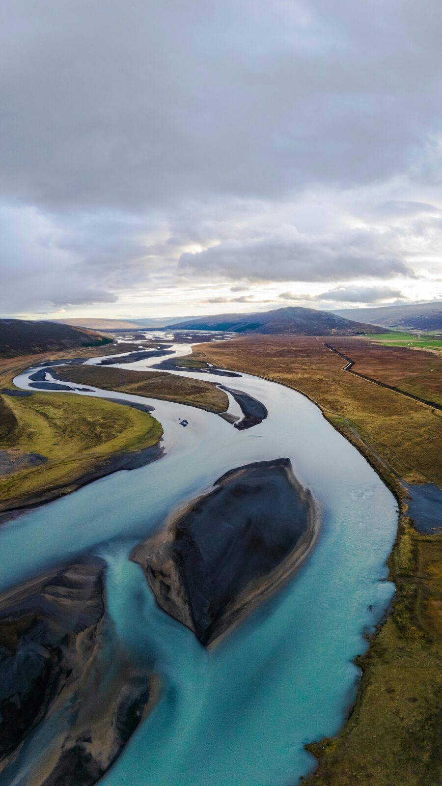 Río glaciar turquoise desde el aire