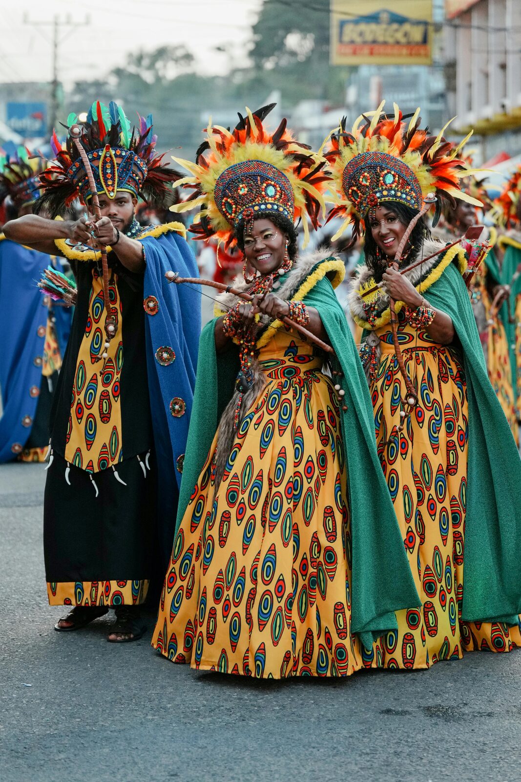 Grupo en vestimenta tradicional jamaicana de raíz africana