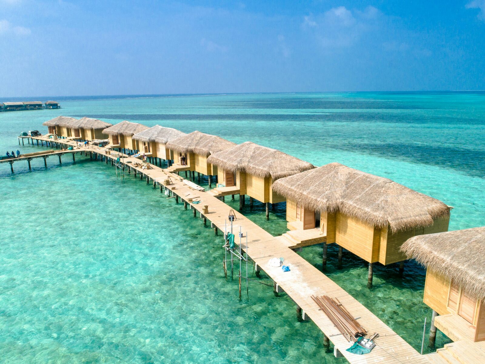 Villas sobre el agua de un resort isla privada de Maldivas