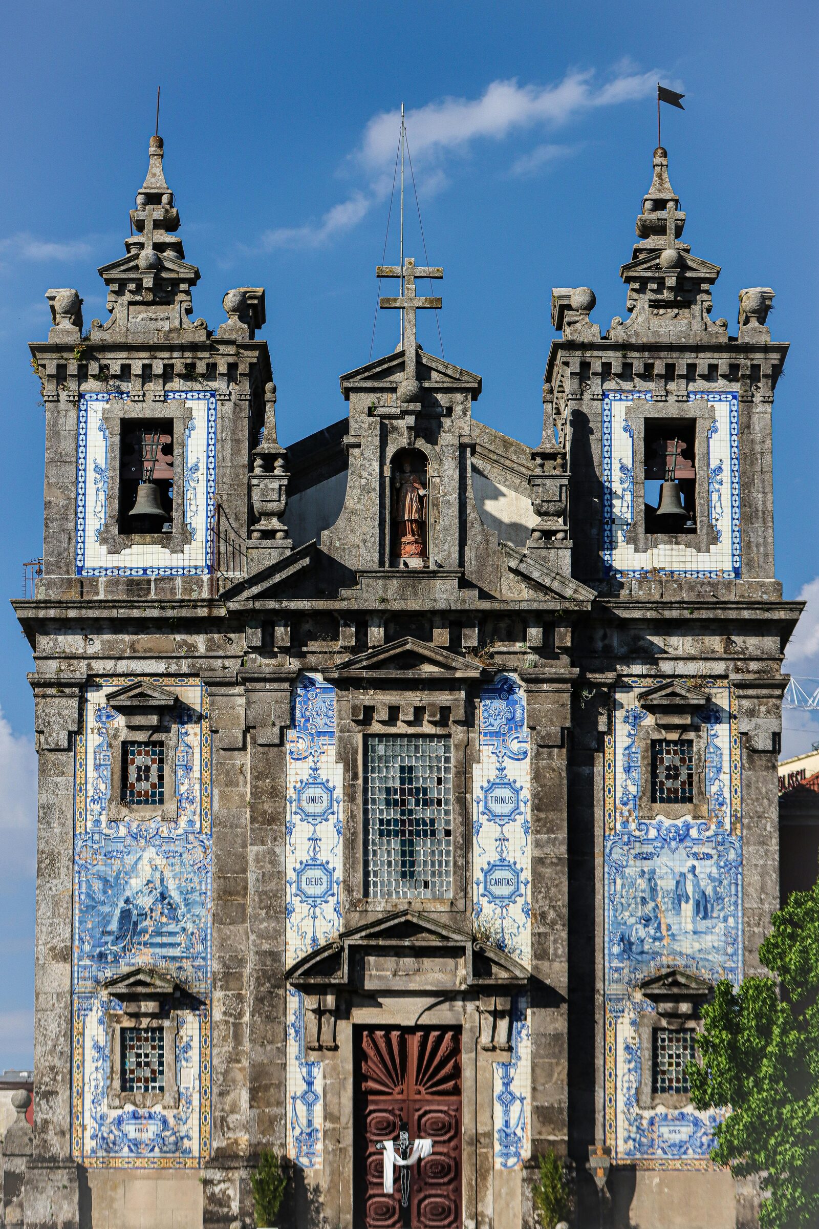The Igreja de Santo Ildefonso clad in azulejos in Porto