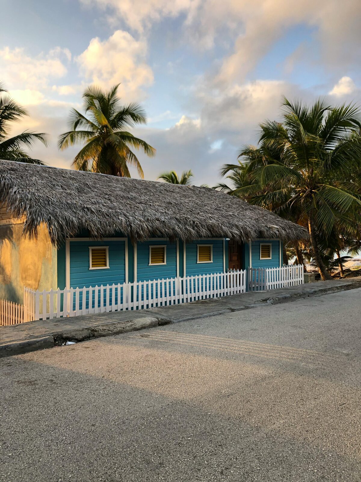 Casas de colores de un pueblo de pescadores dominicano
