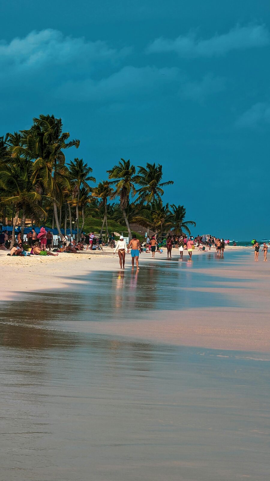 Playa virgen de Bahía de las Águilas en el suroeste dominicano